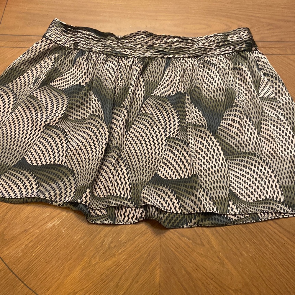 Silky patterned layered chiffon mini skater skirt with pockets size 22w